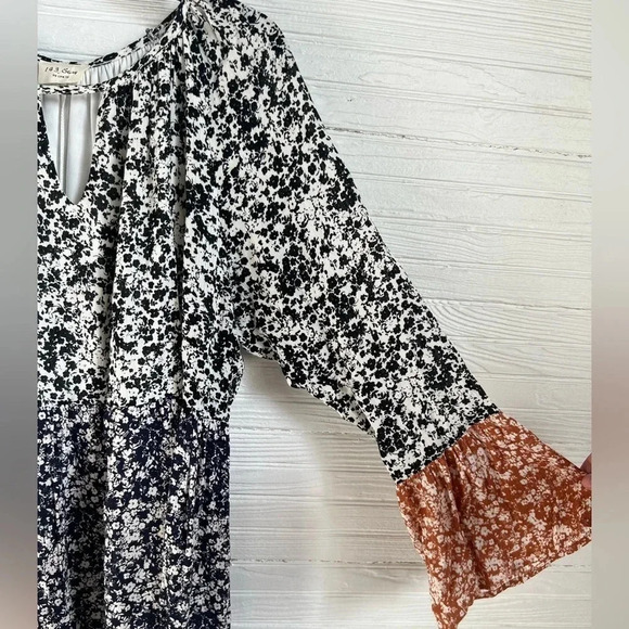 143 Story by Line Up Tiered Flowy Dress Long Bell Sleeve Floral Print  M - Picture 8 of 14